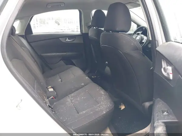 3KPF24AD8KE103464 2019 KIA FORTE - Image 8