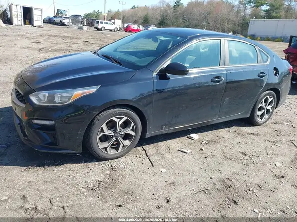 3KPF24AD8KE104534 2019 KIA FORTE - Image 2