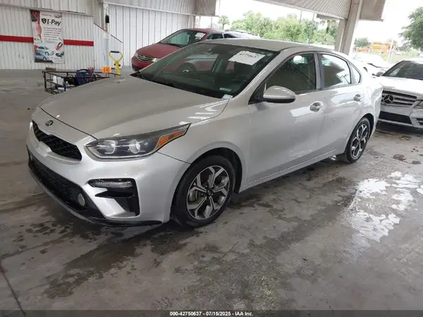 3KPF24AD8KE104808 2019 KIA FORTE - Image 2