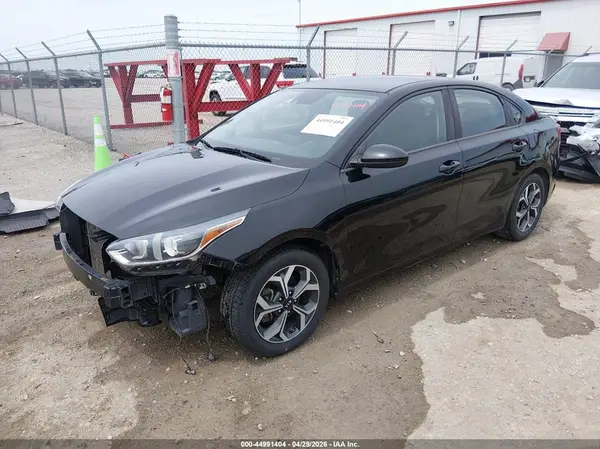 3KPF24AD8KE109605 2019 KIA FORTE - Image 2