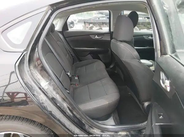 3KPF24AD8KE109605 2019 KIA FORTE - Image 8
