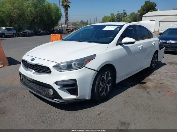 3KPF24AD8KE109717 2019 KIA FORTE - Image 2