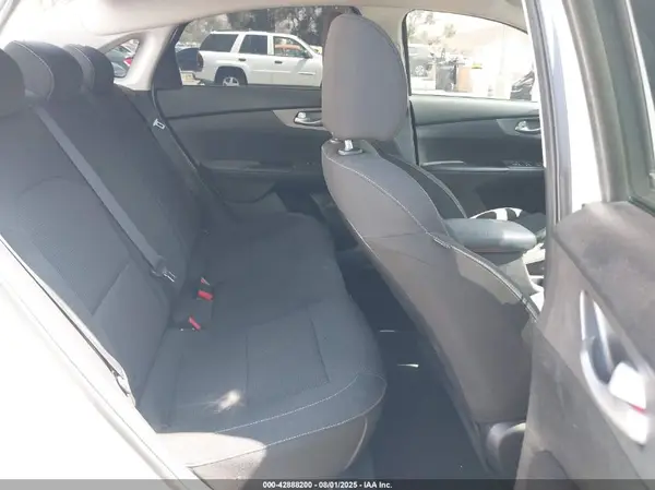 3KPF24AD8KE109717 2019 KIA FORTE - Image 8