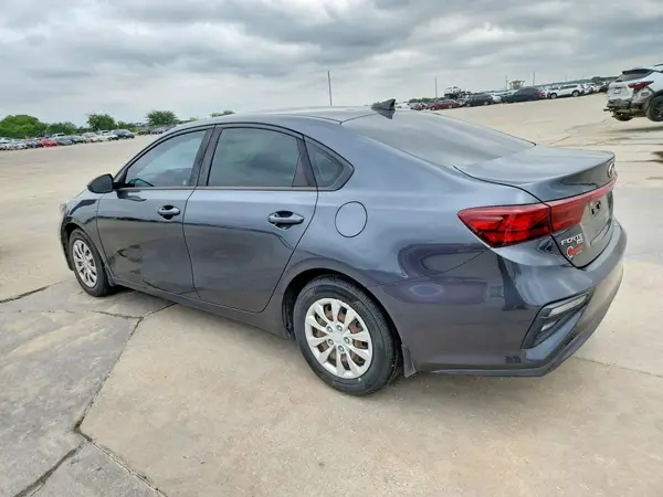 3KPF24AD8KE110592 2019 KIA FORTE - Image 2