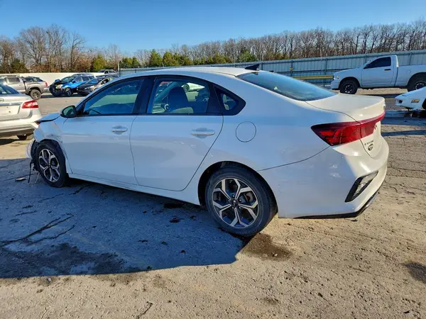 3KPF24AD8KE111306 2019 KIA FORTE - Image 2