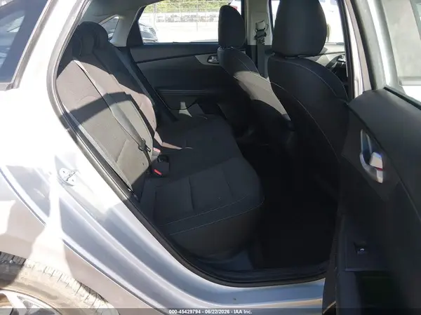 3KPF24AD8KE113170 2019 KIA FORTE - Image 8