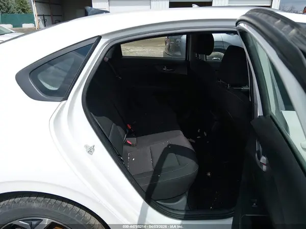 3KPF24AD8KE121270 2019 KIA FORTE - Image 8