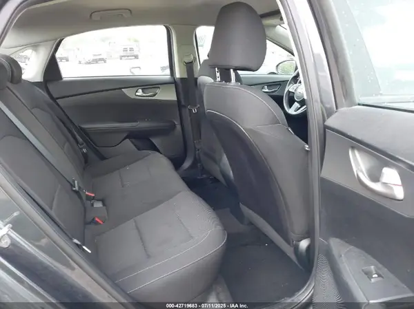 3KPF24AD8KE131295 2019 KIA FORTE - Image 8