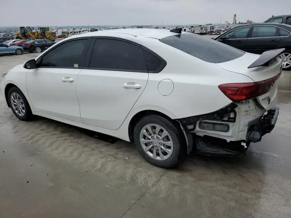 3KPF24AD8KE132799 2019 KIA FORTE - Image 2