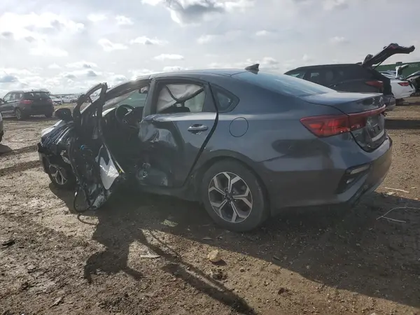 3KPF24AD8KE135590 2019 KIA FORTE - Image 2