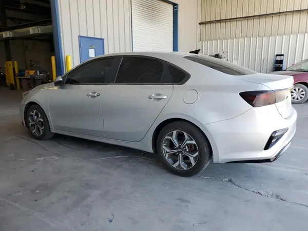 3KPF24AD8KE136819 2019 KIA FORTE - Image 2