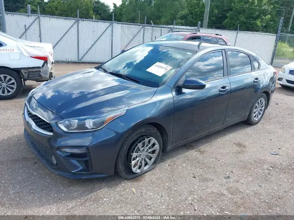 3KPF24AD8KE137632 2019 KIA FORTE - Image 2