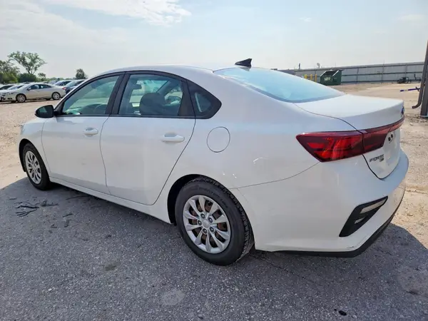3KPF24AD8KE138263 2019 KIA FORTE - Image 2