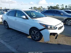 3KPF24AD8KE138683 2019 KIA FORTE
