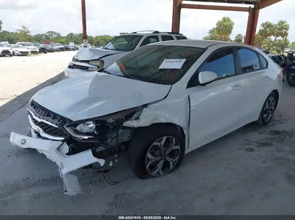 3KPF24AD8LE186587 2020 KIA FORTE - Image 2