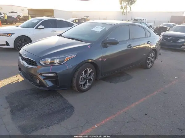 3KPF24AD8LE209379 2020 KIA FORTE - Image 2