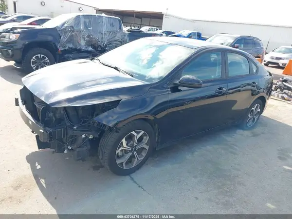 3KPF24AD8LE216879 2020 KIA FORTE - Image 2