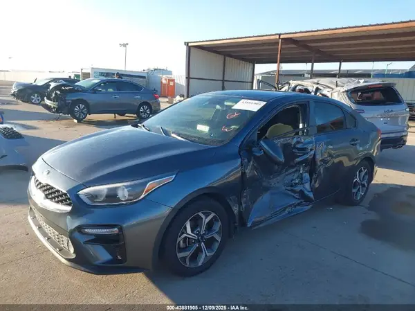 3KPF24AD8LE258985 2020 KIA FORTE - Image 2