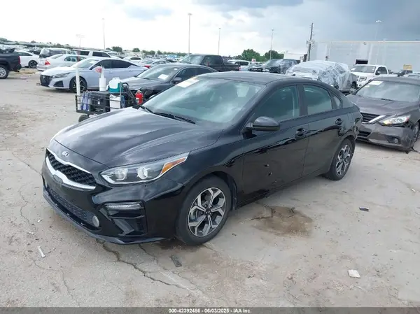 3KPF24AD8ME262763 2021 KIA FORTE - Image 2