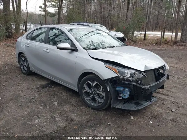 3KPF24AD8ME263153 2021 KIA FORTE - Image 1