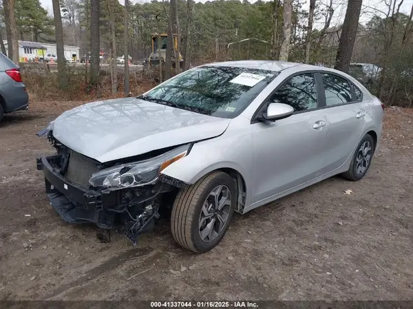 3KPF24AD8ME263153 2021 KIA FORTE - Image 2