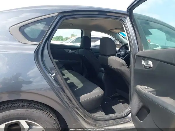3KPF24AD8ME264187 2021 KIA FORTE - Image 8