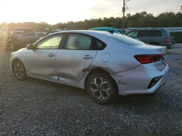3KPF24AD8ME267235 2021 KIA FORTE - Image 2