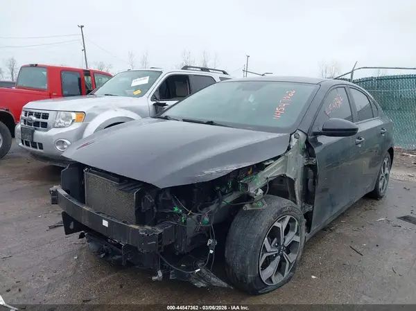 3KPF24AD8ME267574 2021 KIA FORTE - Image 2