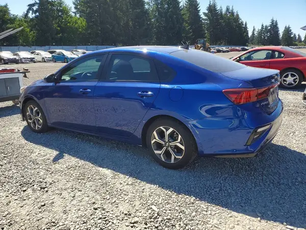 3KPF24AD8ME268577 2021 KIA FORTE - Image 2