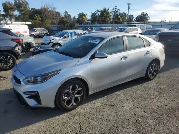 3KPF24AD8ME268708 2021 KIA FORTE - Image 1