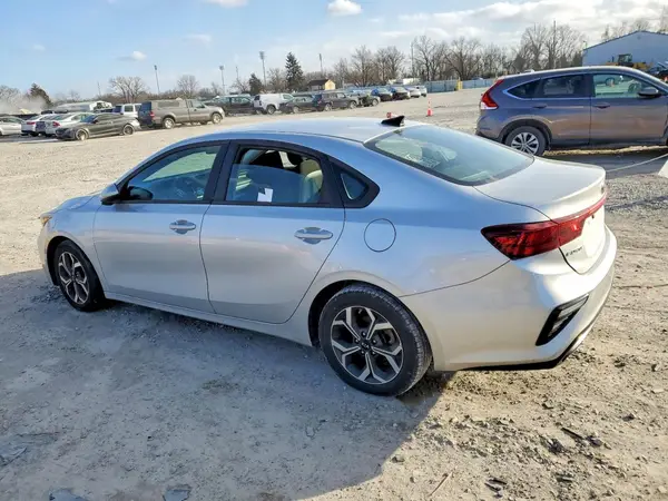 3KPF24AD8ME271687 2021 KIA FORTE - Image 2