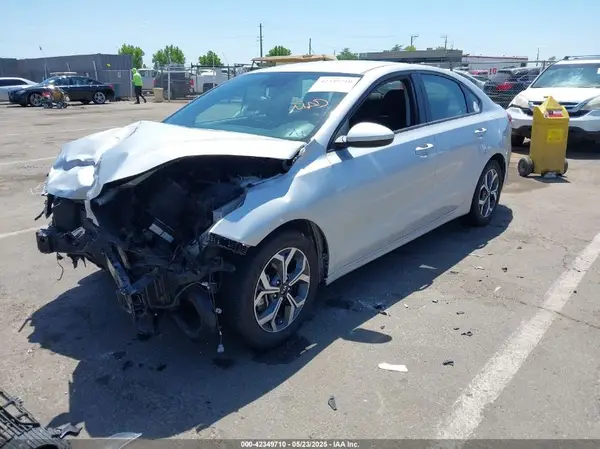 3KPF24AD8ME272130 2021 KIA FORTE - Image 2