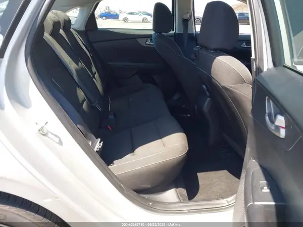 3KPF24AD8ME272130 2021 KIA FORTE - Image 8