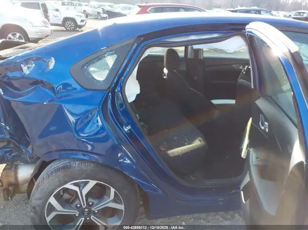 3KPF24AD8ME272211 2021 KIA FORTE - Image 8