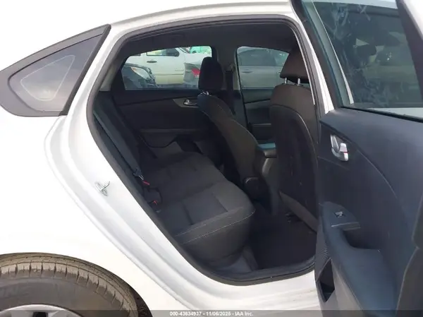 3KPF24AD8ME275948 2021 KIA FORTE - Image 8