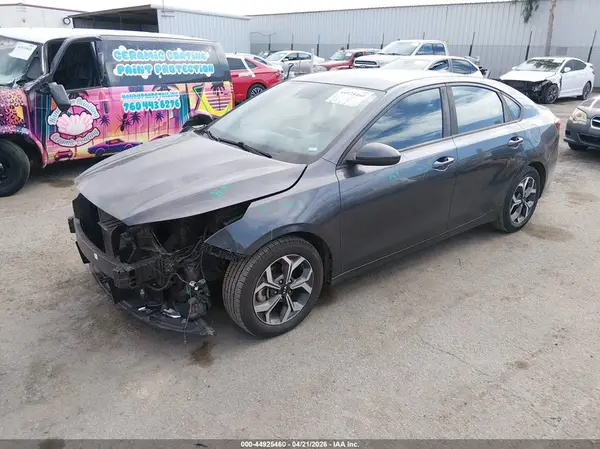 3KPF24AD8ME281586 2021 KIA FORTE - Image 2