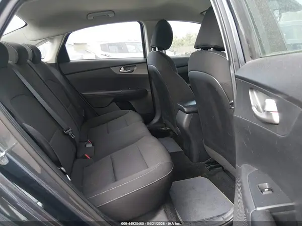 3KPF24AD8ME281586 2021 KIA FORTE - Image 8