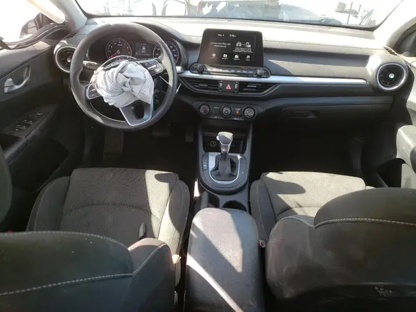 3KPF24AD8ME286075 2021 KIA FORTE - Image 8