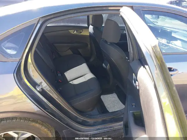 3KPF24AD8ME289025 2021 KIA FORTE - Image 8