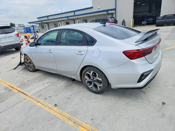 3KPF24AD8ME291597 2021 KIA FORTE - Image 2