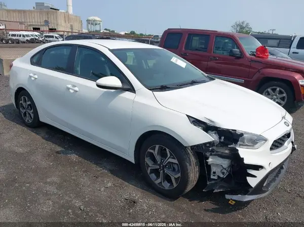 3KPF24AD8ME292779 2021 KIA FORTE - Image 1