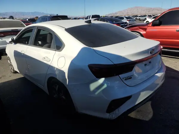 3KPF24AD8ME306177 2021 KIA FORTE - Image 2
