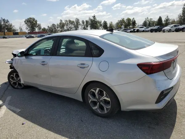 3KPF24AD8ME306471 2021 KIA FORTE - Image 2