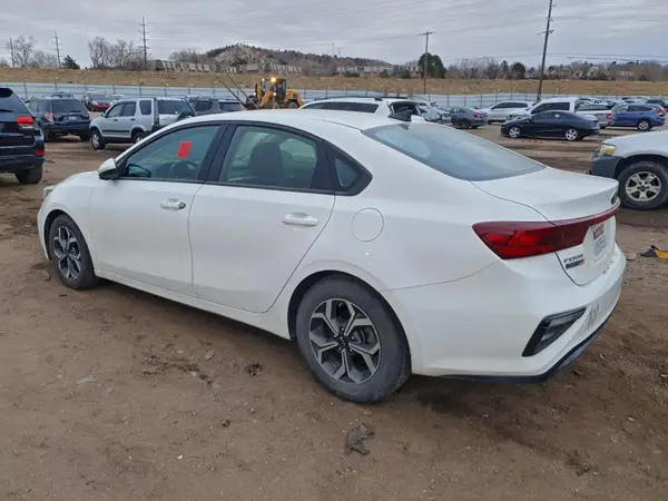3KPF24AD8ME309094 2021 KIA FORTE - Image 2