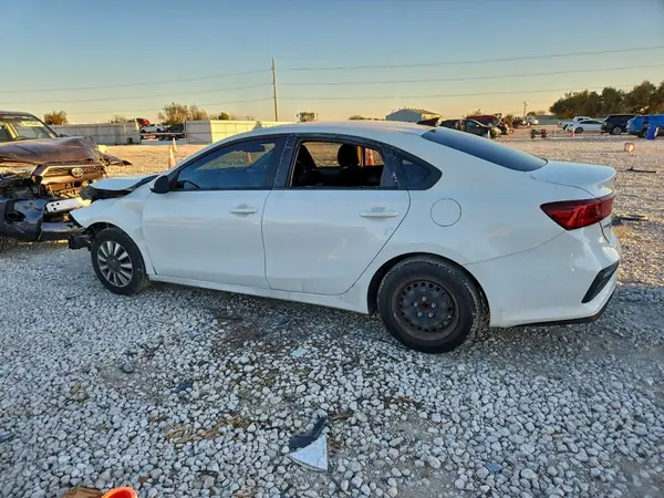 3KPF24AD8ME311251 2021 KIA FORTE - Image 2