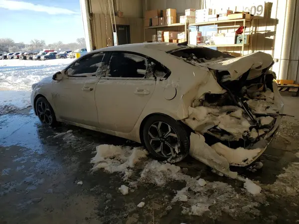 3KPF24AD8ME317759 2021 KIA FORTE - Image 2