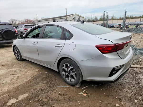 3KPF24AD8ME318085 2021 KIA FORTE - Image 2