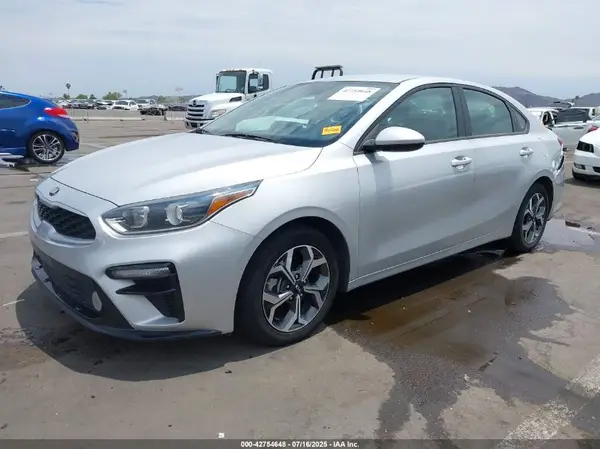 3KPF24AD8ME322685 2021 KIA FORTE - Image 2