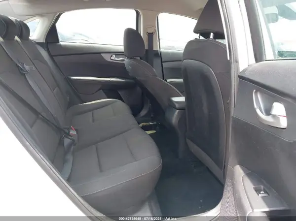 3KPF24AD8ME322685 2021 KIA FORTE - Image 8