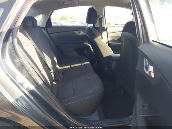 3KPF24AD8ME327188 2021 KIA FORTE - Image 8